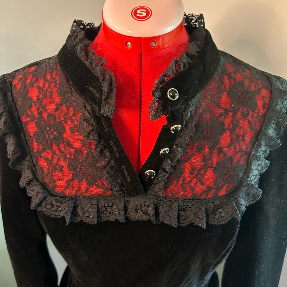 Hearts & Roses London black velvet & lace dress - Picture 3 of 6